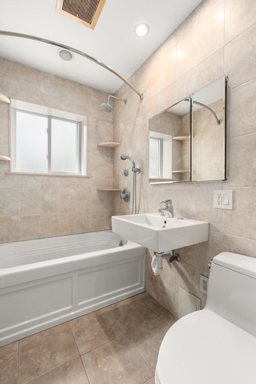21 Westgate Road, Unit 6 Chestnut Hill, MA 02467 - Photo 17 of 28 a bathroom with a sink a toilet and bathtub