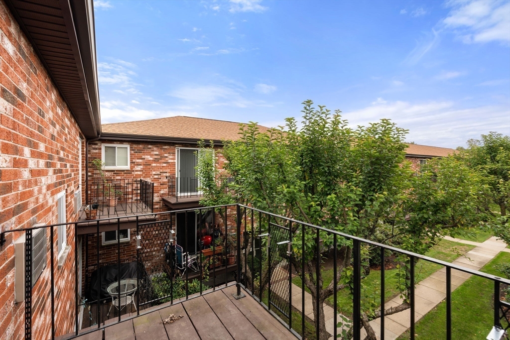 21 Westgate Road, Unit 6 Chestnut Hill, MA 02467 - Photo 19 of 28 a view of a balcony with wooden floor and fence