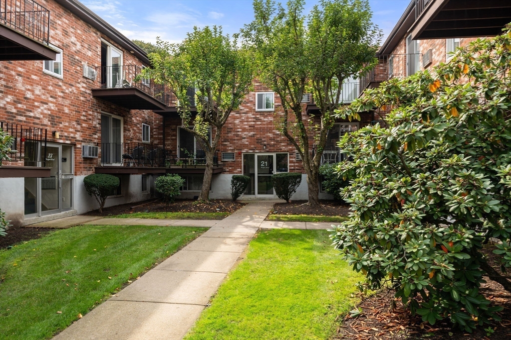 21 Westgate Road, Unit 6 Chestnut Hill, MA 02467 - Photo 23 of 28 a front view of a house with garden