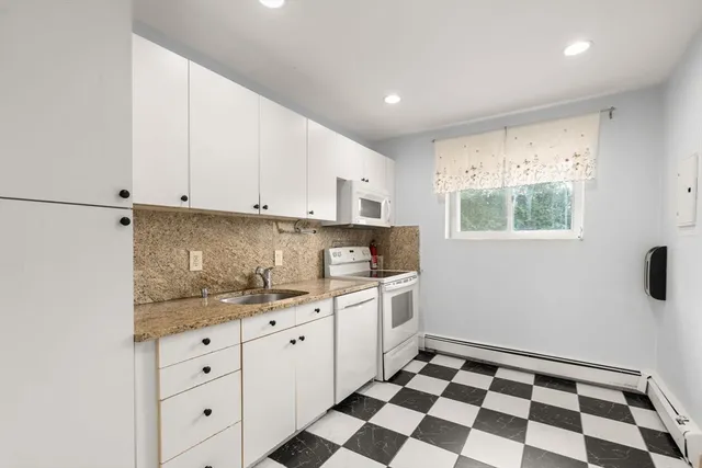 $409,999 | 21 Westgate Road, Unit 6, Boston, MA 02467