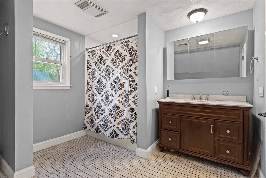 182 Ferncliffe Road Seekonk, MA 02771 - Photo 12 of 18 Gallery Image 12