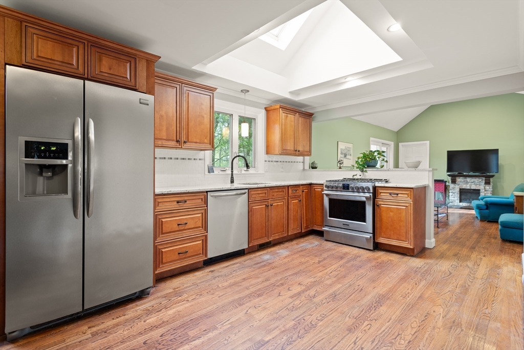 182 Ferncliffe Road Seekonk, MA 02771 - Photo 4 of 18 Gallery Image 4