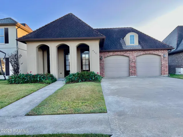 $2,300 | 411 Dunvegan Court, Lafayette, LA 70503