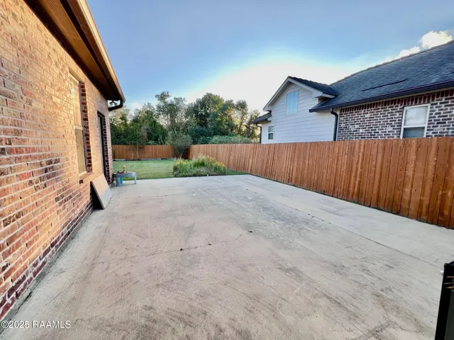 $2,300 | 411 Dunvegan Court, Lafayette, LA 70503