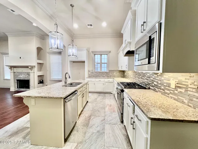 $2,300 | 411 Dunvegan Court, Lafayette, LA 70503