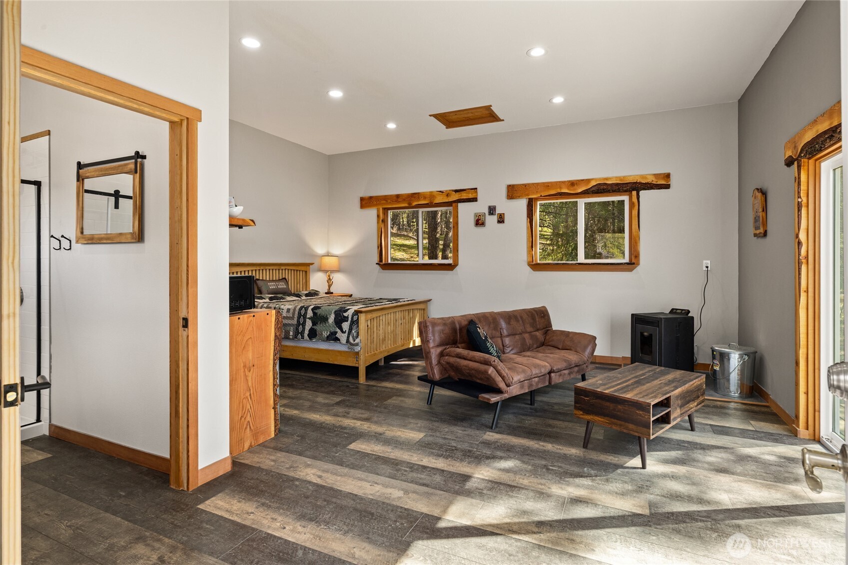 340 Powerline Road Cle Elum, WA 98922 - Photo 32 of 40 a living room with furniture and a view of bedroom