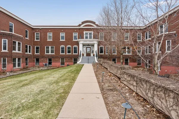 $228,000 | 2040 Como Avenue, Unit 202, St. Paul, MN 55108