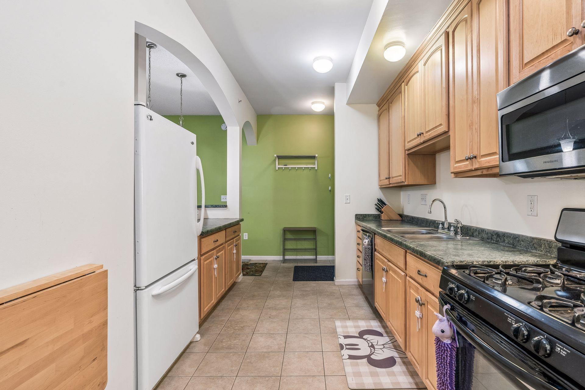 2040 Como Avenue, Unit 202 St. Paul, MN 55108 - Photo 12 of 34