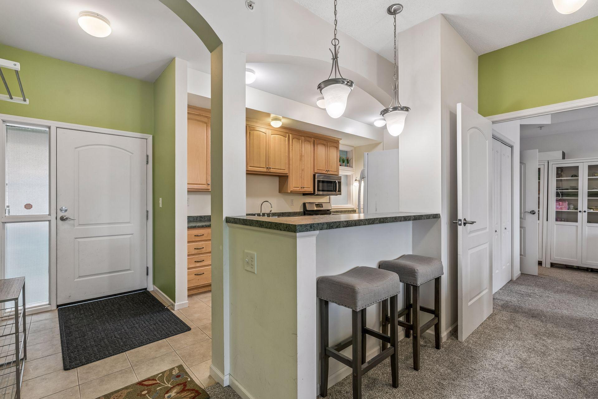 2040 Como Avenue, Unit 202 St. Paul, MN 55108 - Photo 3 of 34