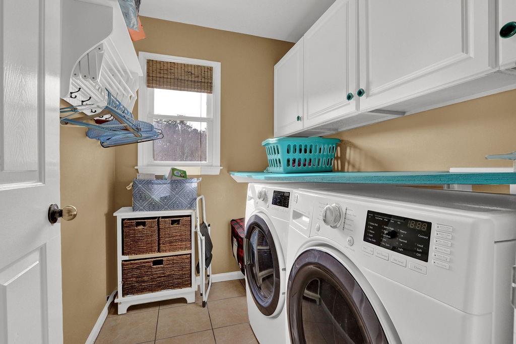 2095 Pinehurst View Drive Grayson, GA 30017 - Photo 24 of 45 a utility room with dryer and washer