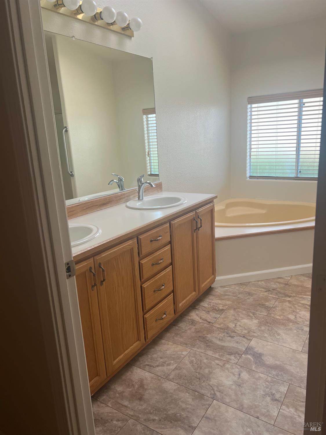 33 Chestnut Court Rohnert Park, CA 94928 - Photo 13 of 31