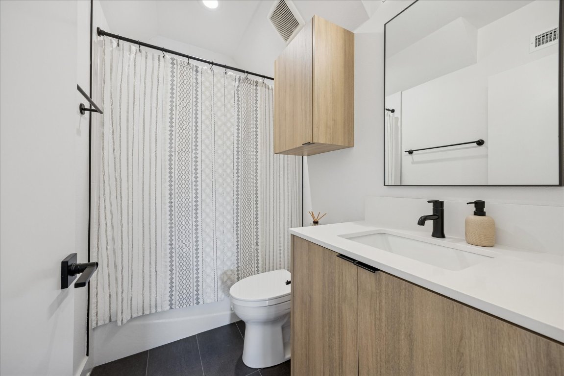 1508 Redd Street, Unit 1 Austin, TX 78704 - Photo 21 of 27 En suite bathroom for third bedroom