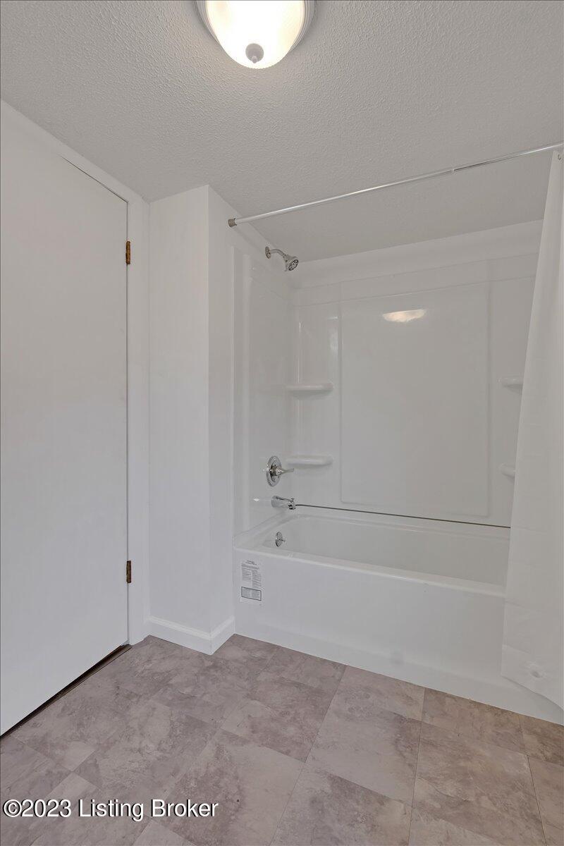 3701 South Park Road Louisville, KY 40219 - Photo 20 of 30 30-3701 S Park Rd-129