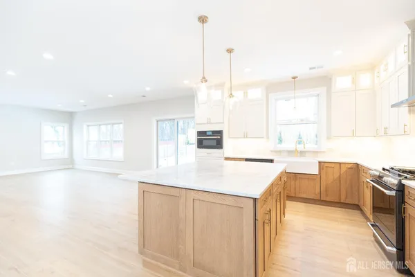 $1,100,000 | 7 Altamont Road, Edison, NJ 08817