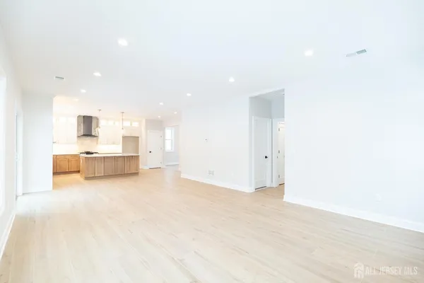 $1,100,000 | 7 Altamont Road, Edison, NJ 08817