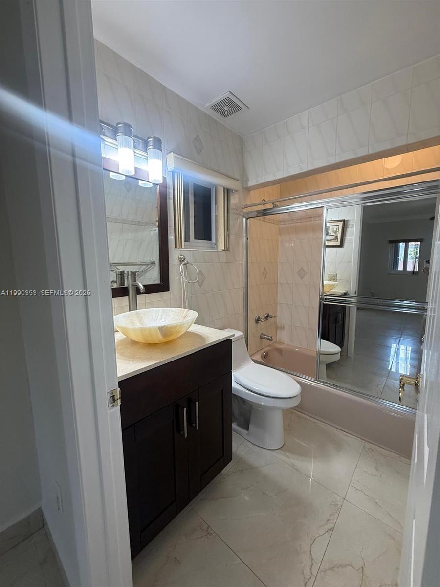 281 West 17th Street, Unit 281 Hialeah, FL 33010 - Photo 15 of 25 a bathroom with a toilet sink and mirror