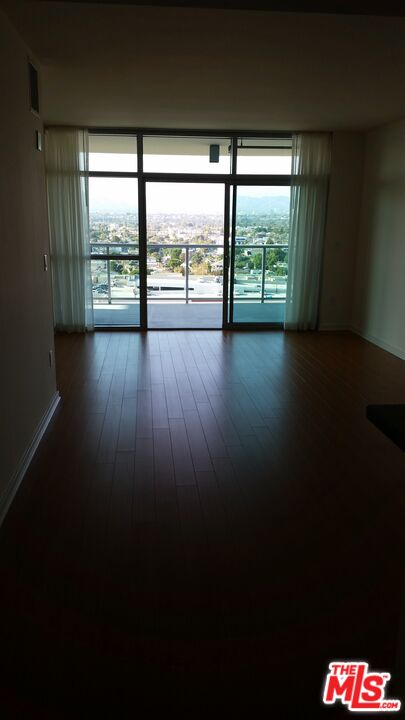 13700 Marina Pointe Drive, Unit 1219 Marina del Rey, CA 90292 - Photo 14 of 48 a view of an empty room with wooden floor and a window