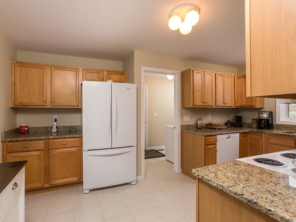 31 Josiah Bartlett Road, Unit 31 Amherst, NH 03031 - Photo 8 of 27