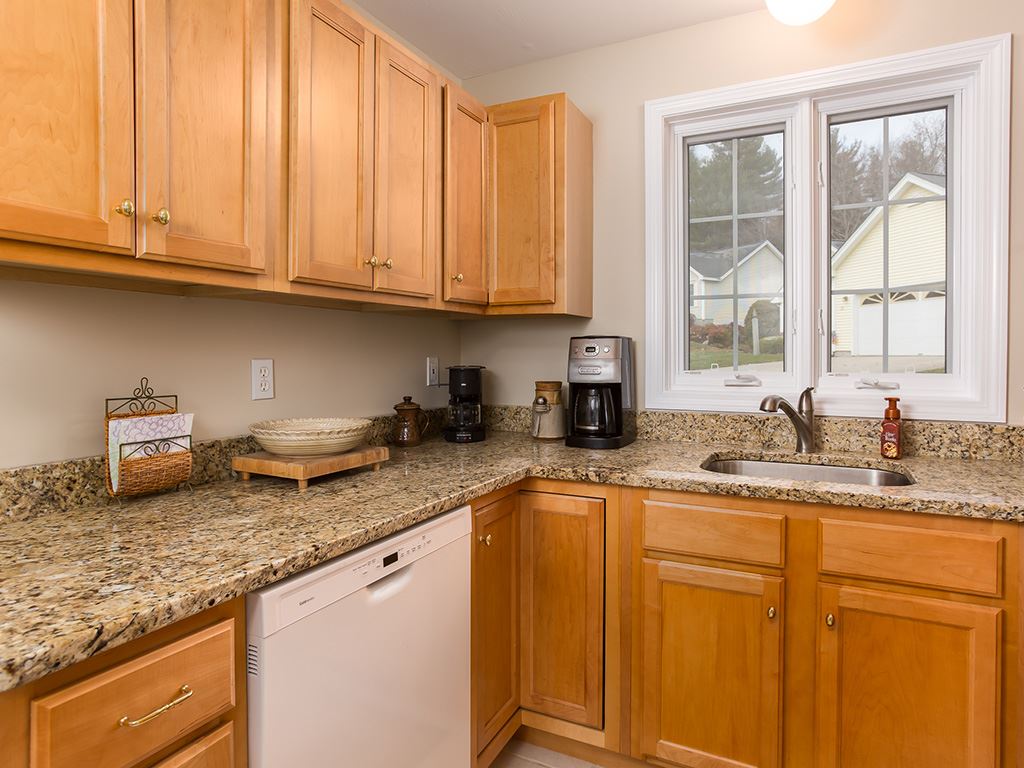 31 Josiah Bartlett Road, Unit 31 Amherst, NH 03031 - Photo 10 of 27