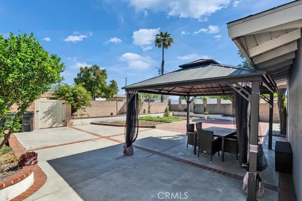 a view of a patio