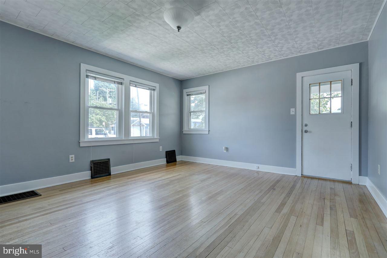 8 Monroe Street Hanover, PA 17331 - Photo 6 of 36 Gallery Image 6