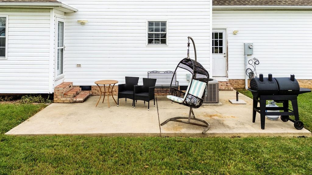 124 Wexford Street Staunton, VA 24401 - Photo 9 of 31 a view of house with backyard and a sitting area