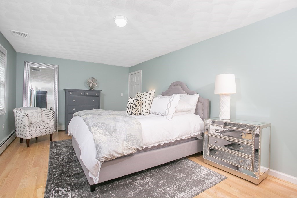 103 County Road Reading, MA 01867 - Photo 4 of 39 Gallery Image 4