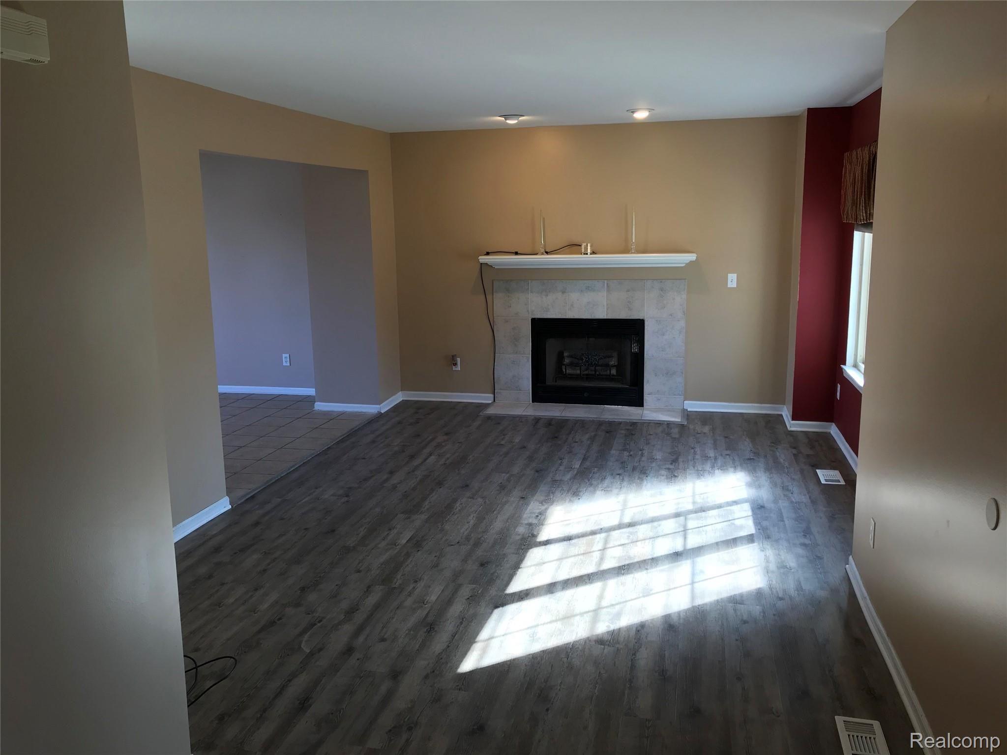 275 East Rolston Road Linden, MI 48451 - Photo 3 of 28 Living Rm - View1