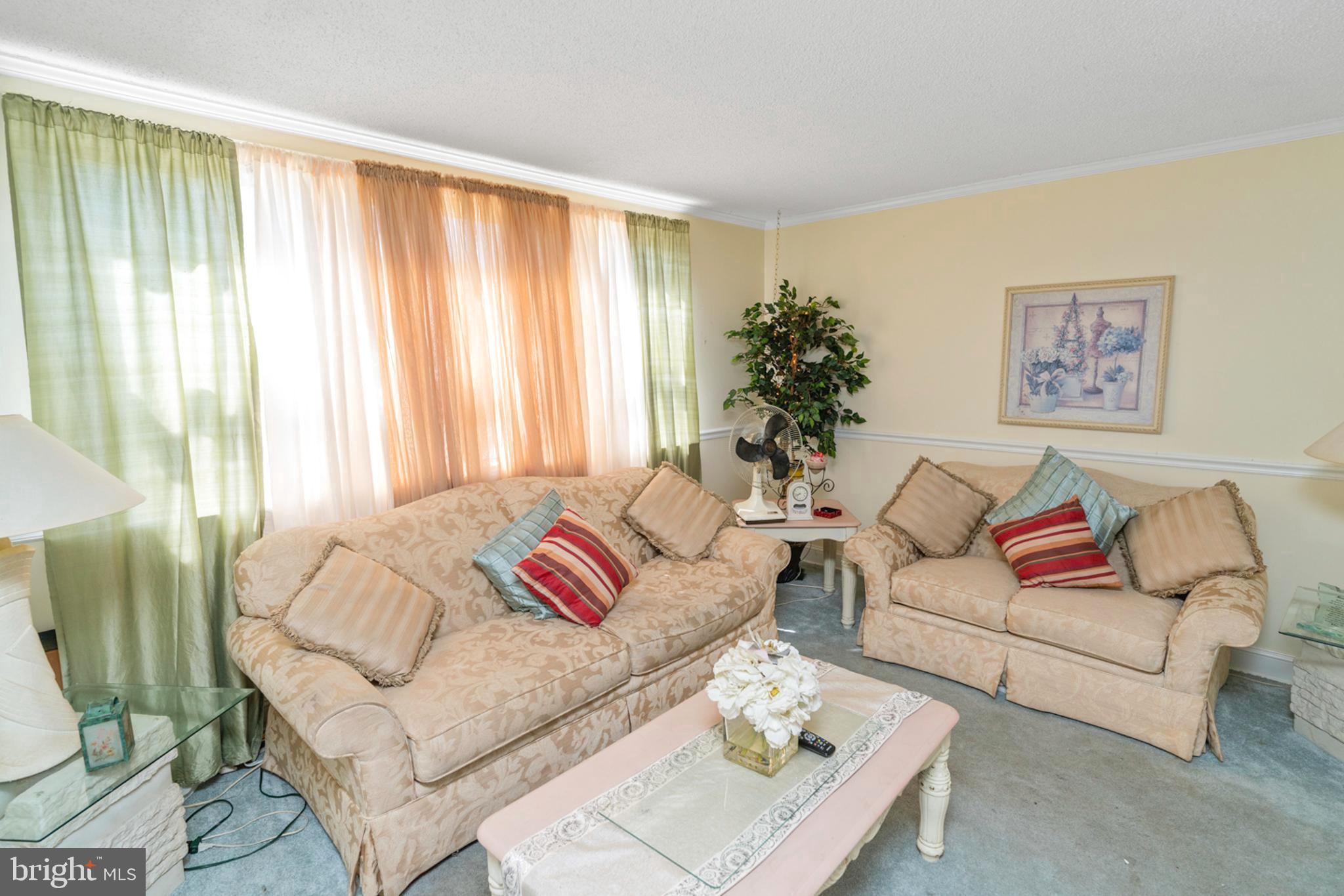 11742 Colman Road Philadelphia, PA 19154 - Photo 2 of 13 Living Room