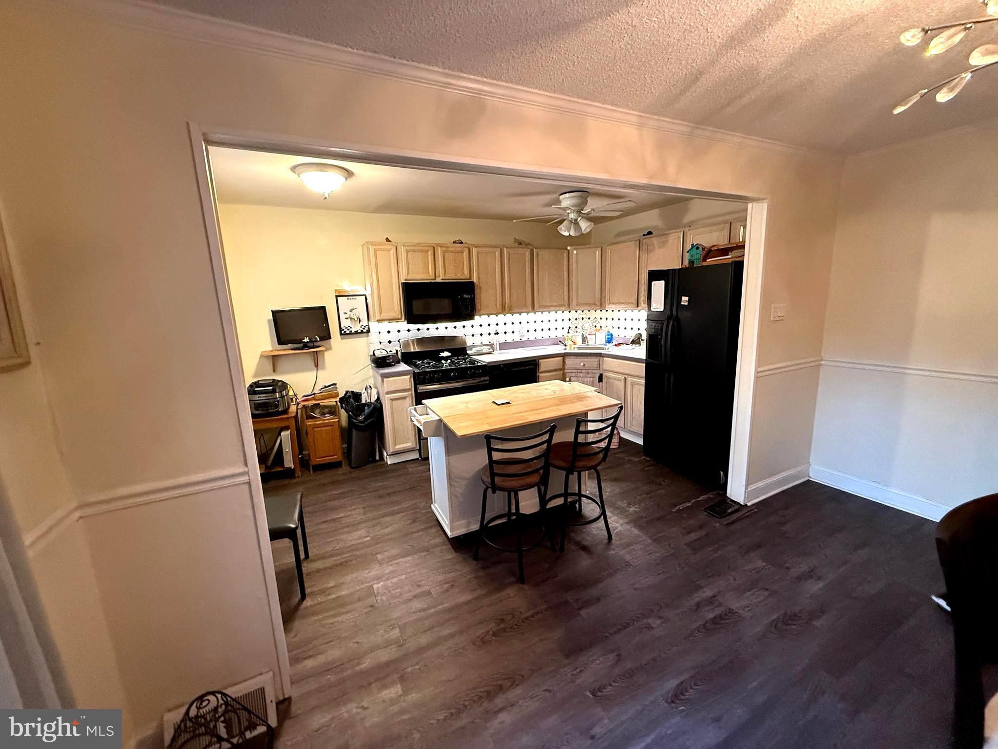 11742 Colman Road Philadelphia, PA 19154 - Photo 3 of 13 Kitchen