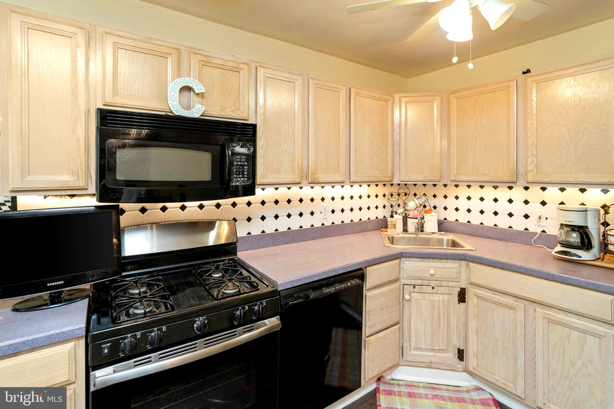 11742 Colman Road Philadelphia, PA 19154 - Photo 4 of 13 Kitchen