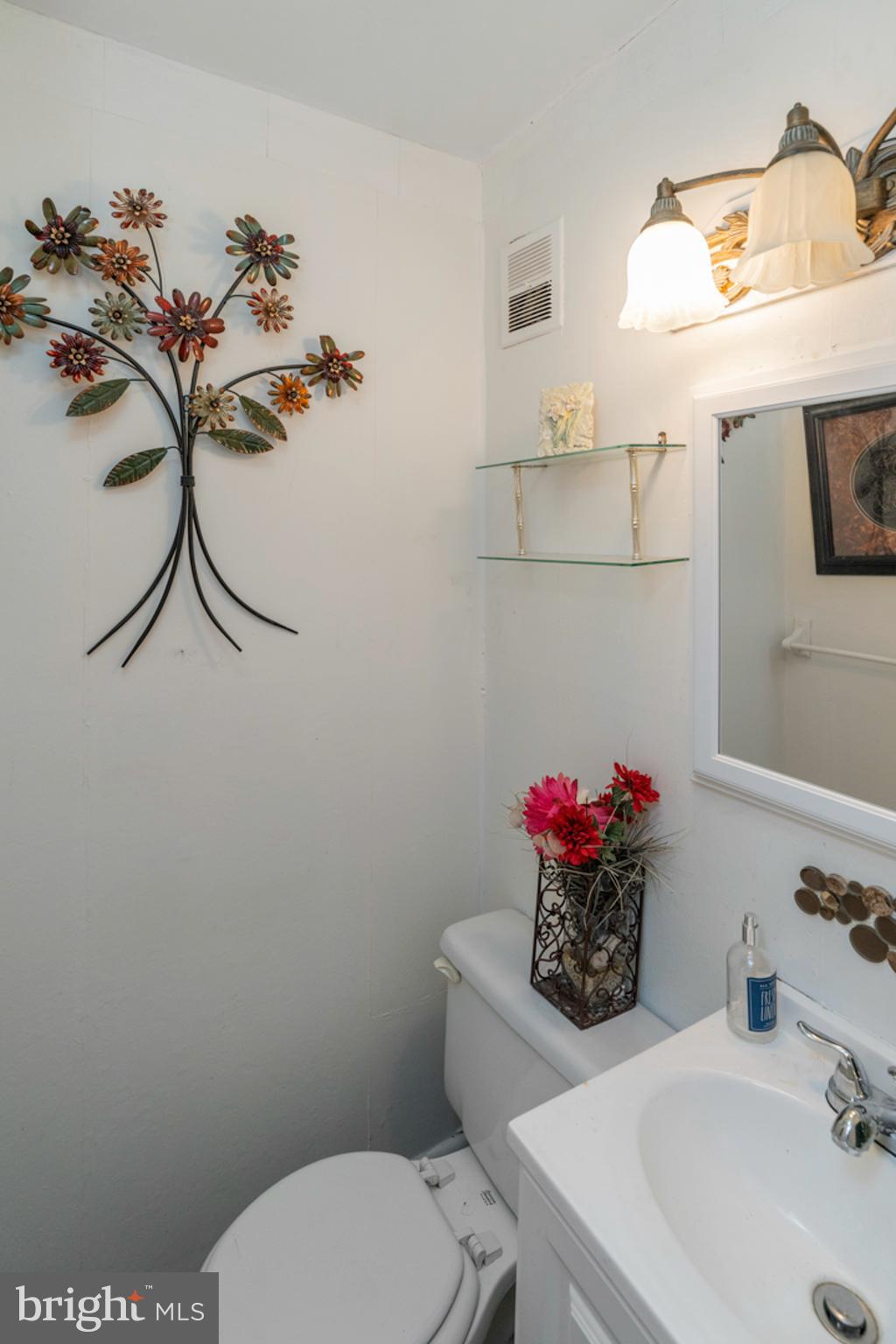 11742 Colman Road Philadelphia, PA 19154 - Photo 7 of 13 1st floor Bath