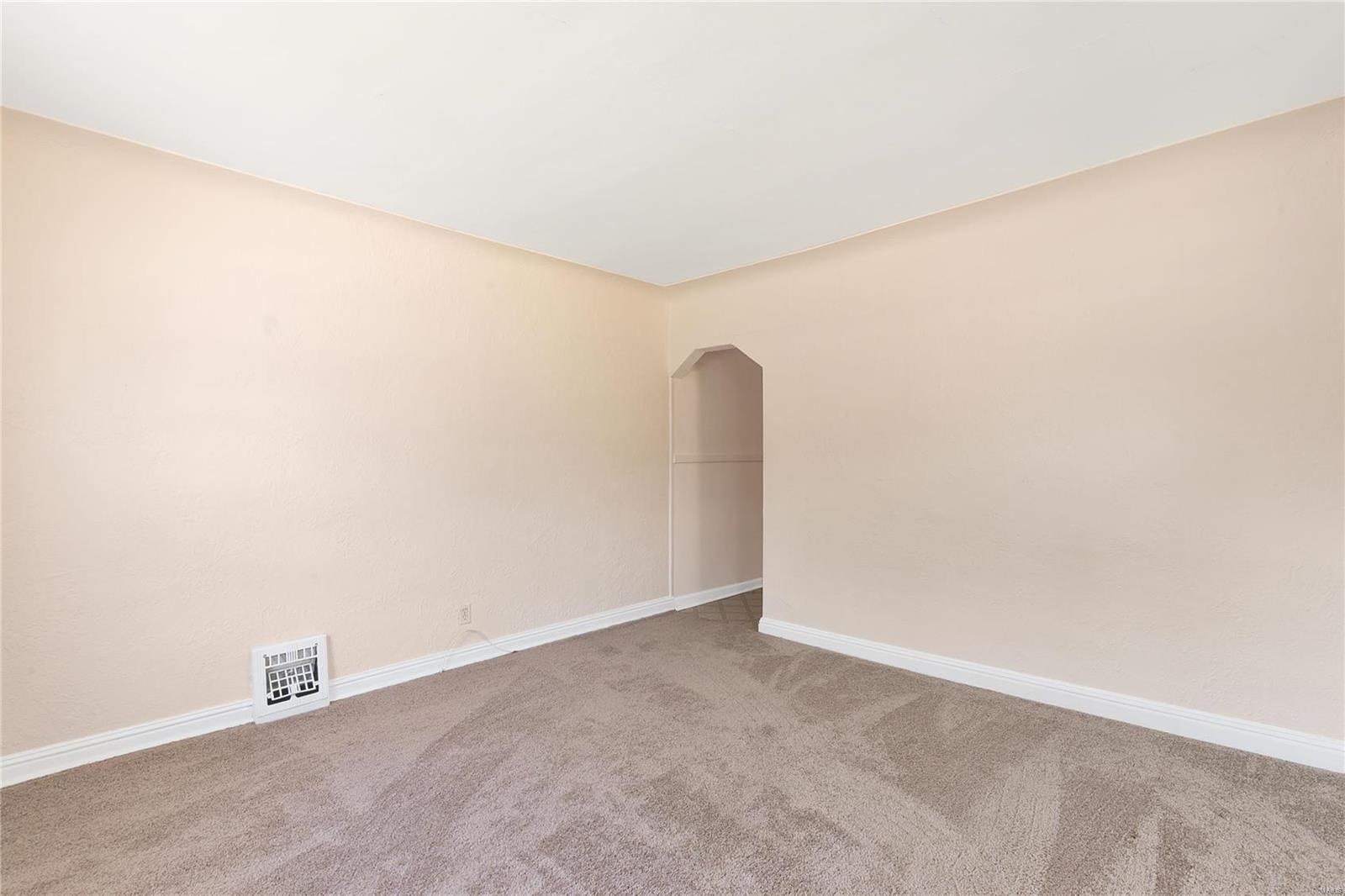 5504 Heege Road St. Louis, MO 63123 - Photo 4 of 19 Gallery Image 4