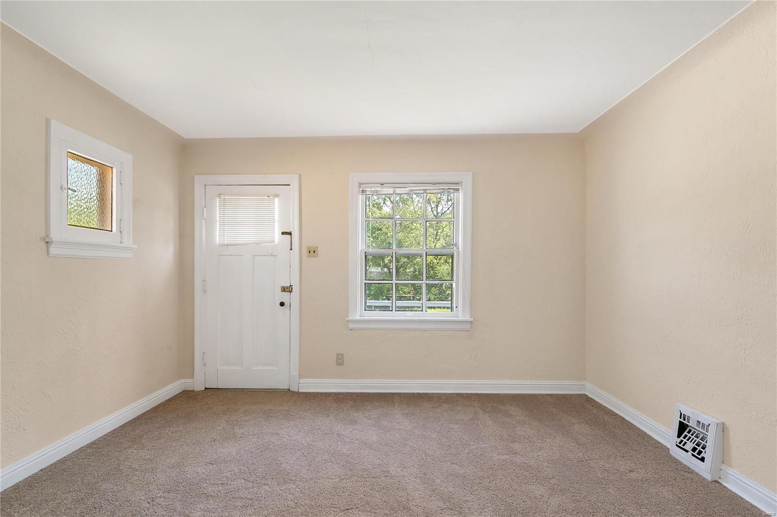 5504 Heege Road St. Louis, MO 63123 - Photo 6 of 19 Gallery Image 6