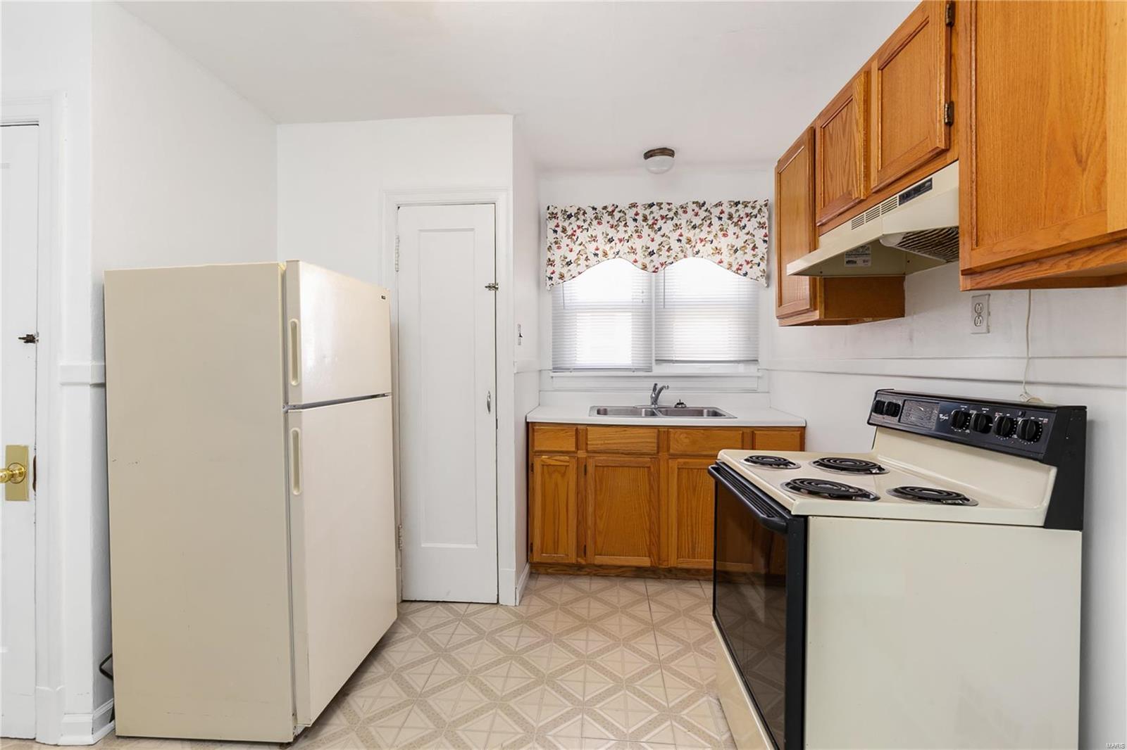 5504 Heege Road St. Louis, MO 63123 - Photo 8 of 19 Gallery Image 8