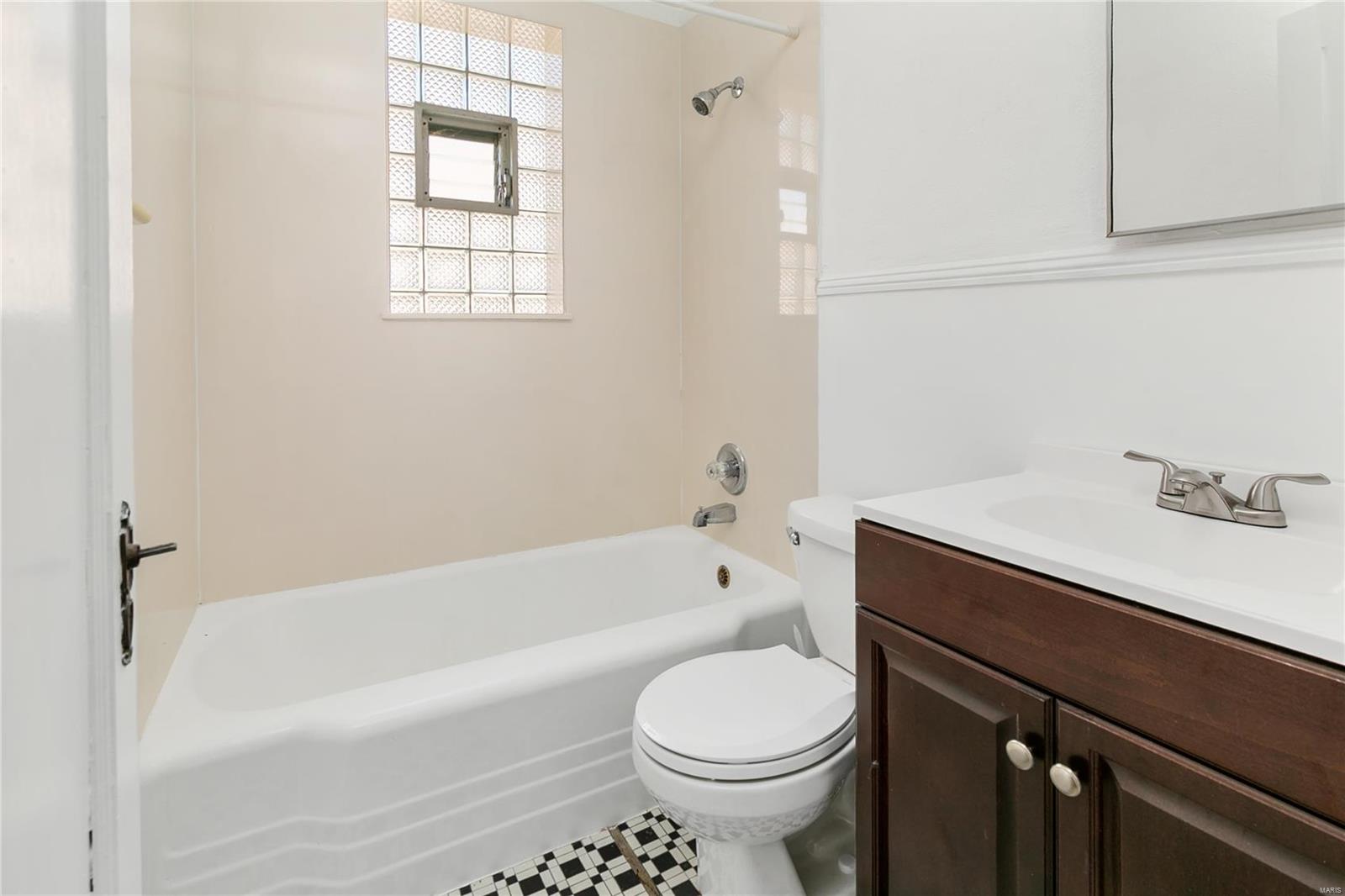 5504 Heege Road St. Louis, MO 63123 - Photo 10 of 19 Gallery Image 10
