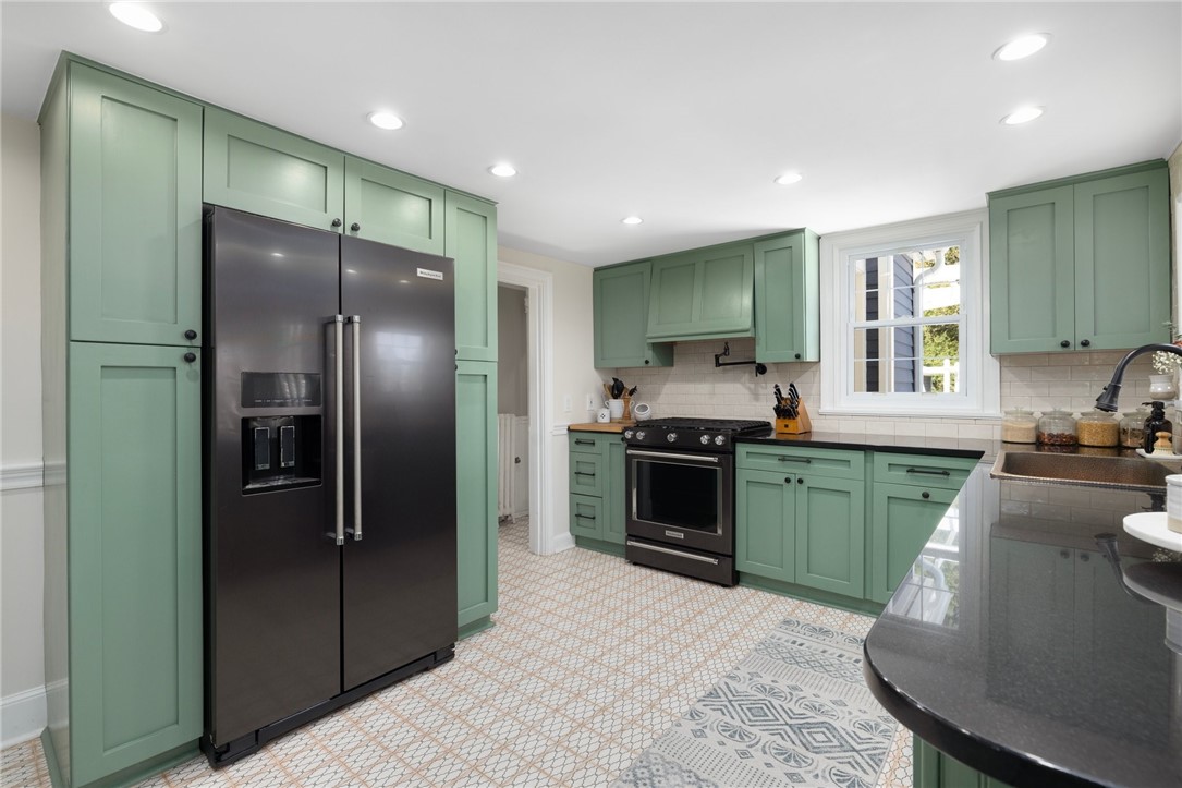 15 Division Street Warwick, RI 02818 - Photo 16 of 50