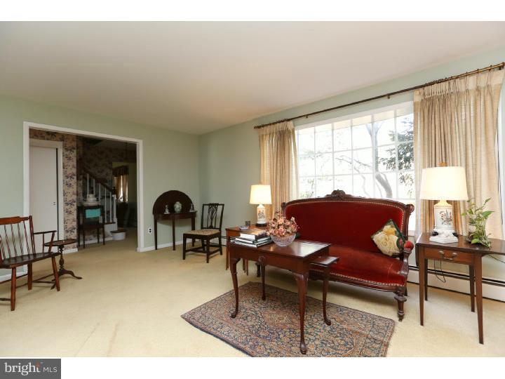 1594 County Line Road Huntingdon Valley, PA 19006 - Photo 7 of 25 Living Room