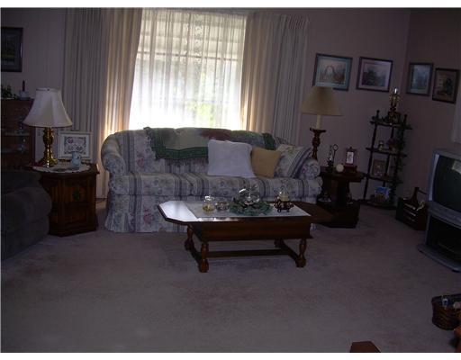 2382 Eastbrook Road New Castle, PA 16105 - Photo 3 of 12 Living Room.