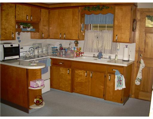 2382 Eastbrook Road New Castle, PA 16105 - Photo 5 of 12 Kitchen.