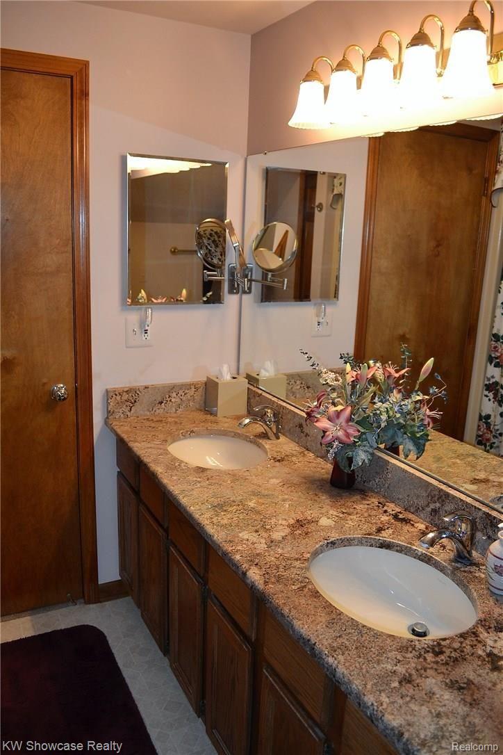 1679 Ridge Road Highland, MI 48356 - Photo 16 of 20 DSC_0028.JPG