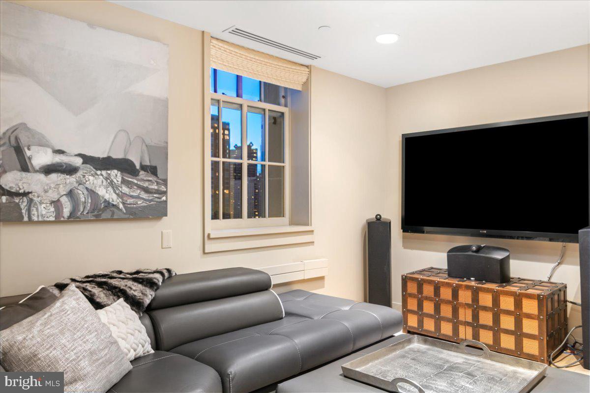 1601 Locust Street, Unit PH1 Philadelphia, PA 19102 - Photo 19 of 55 /Family Room