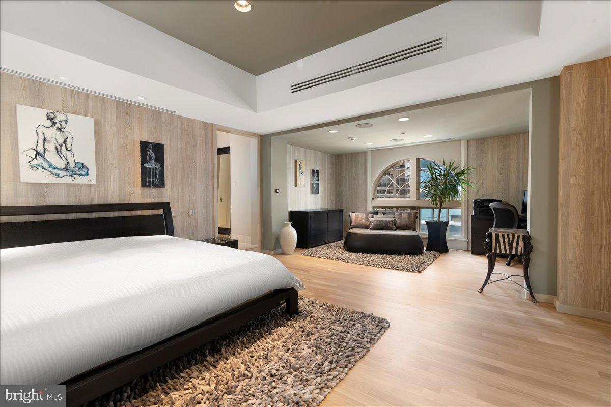 1601 Locust Street, Unit PH1 Philadelphia, PA 19102 - Photo 31 of 55 Primary Bedroom