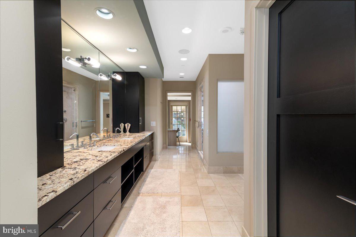 1601 Locust Street, Unit PH1 Philadelphia, PA 19102 - Photo 34 of 55 Primary Bathroom