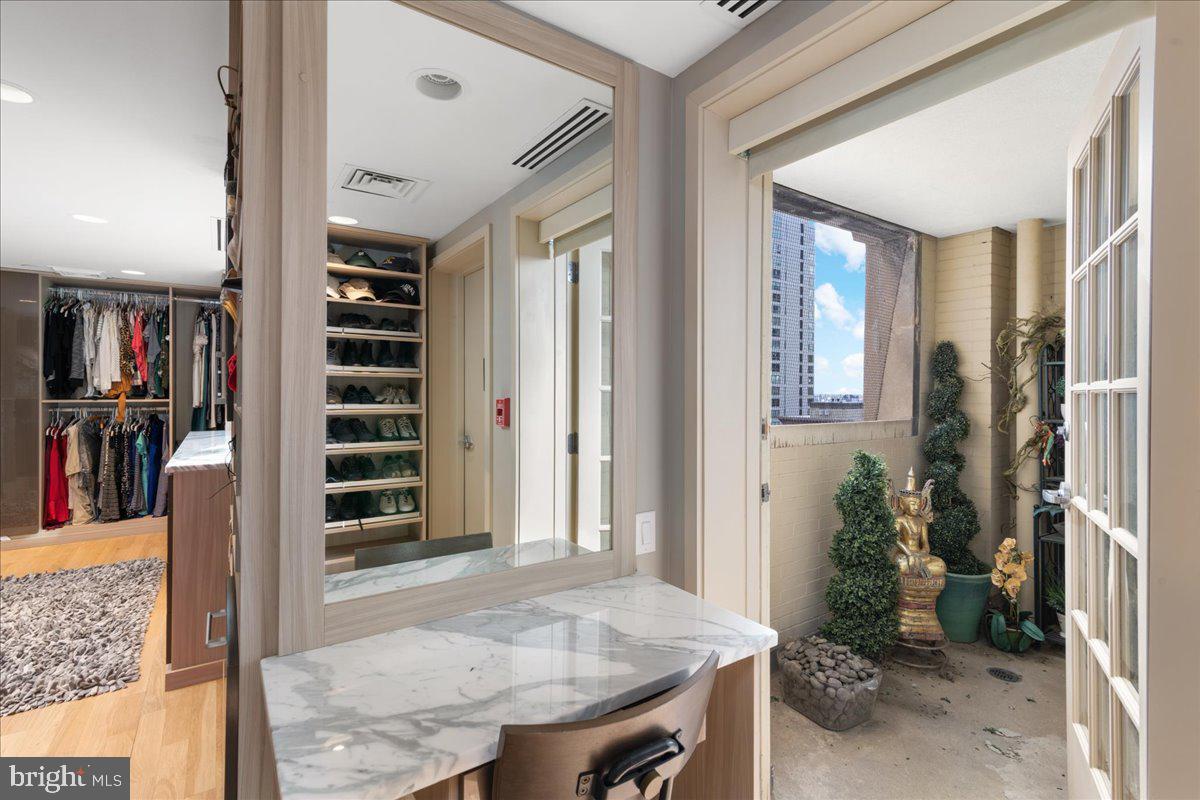 1601 Locust Street, Unit PH1 Philadelphia, PA 19102 - Photo 38 of 55 Dressing Area