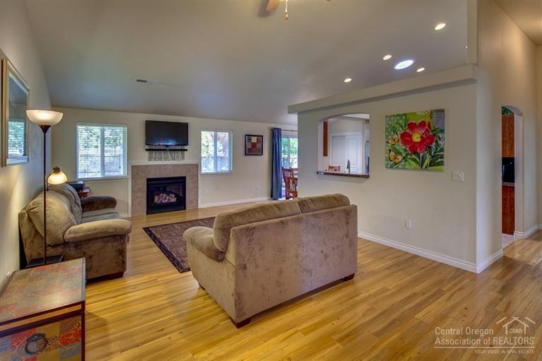 60968 Grayson Way Bend, OR 97702 - Photo 4 of 17 Additional Photo