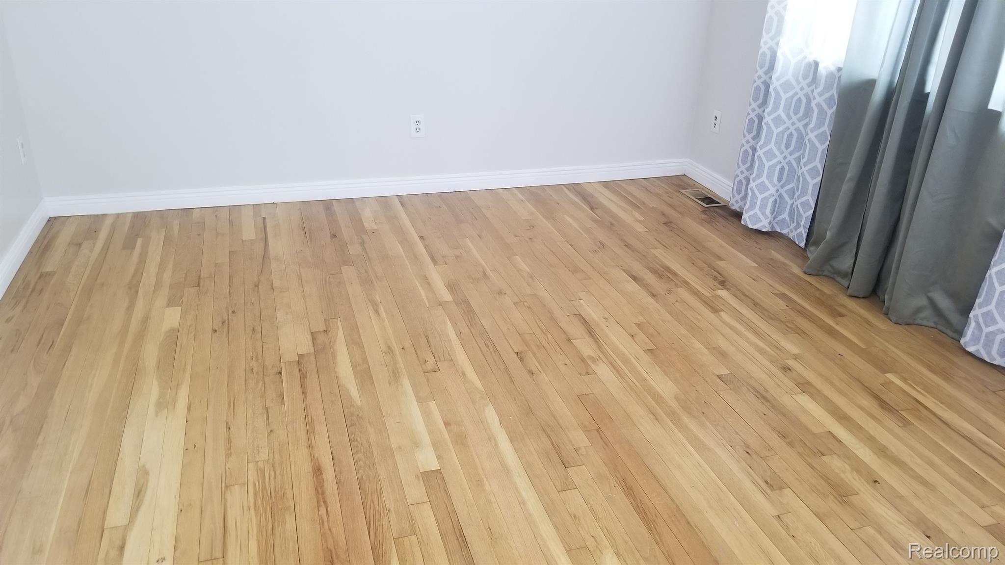 8358 Harding Street Center Line, MI 48015 - Photo 8 of 23 Gallery Image 8