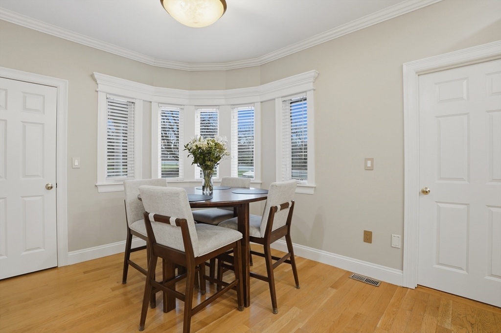 531 Salisbury Street Worcester, MA 01609 - Photo 10 of 42 a dining room with furniture and window