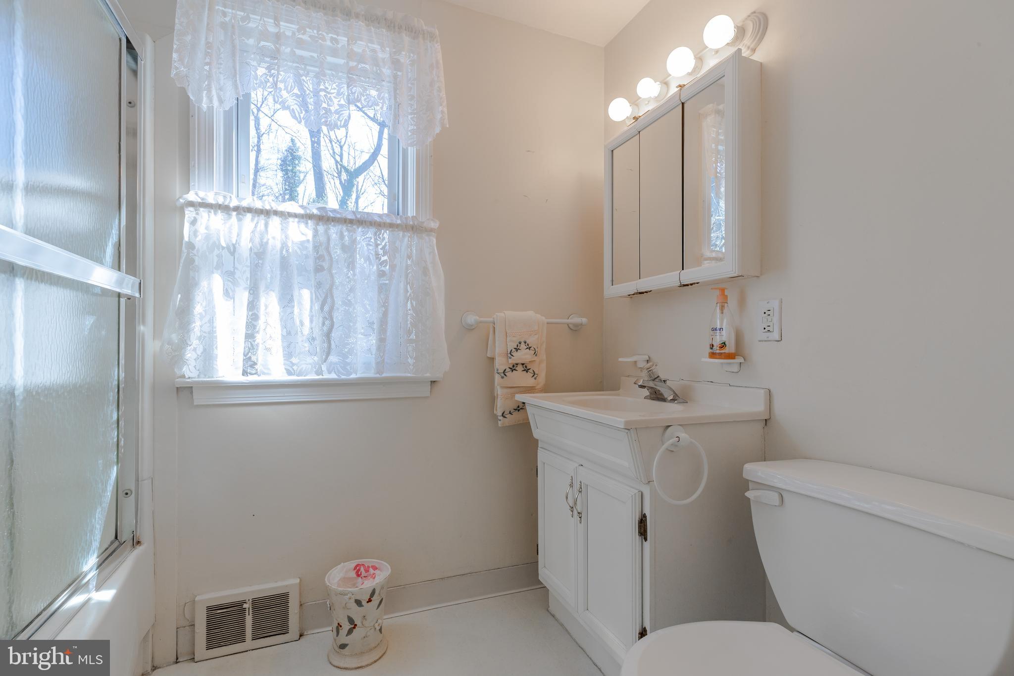 529 Glendale Road Havertown, PA 19083 - Photo 14 of 17 Gallery Image 14