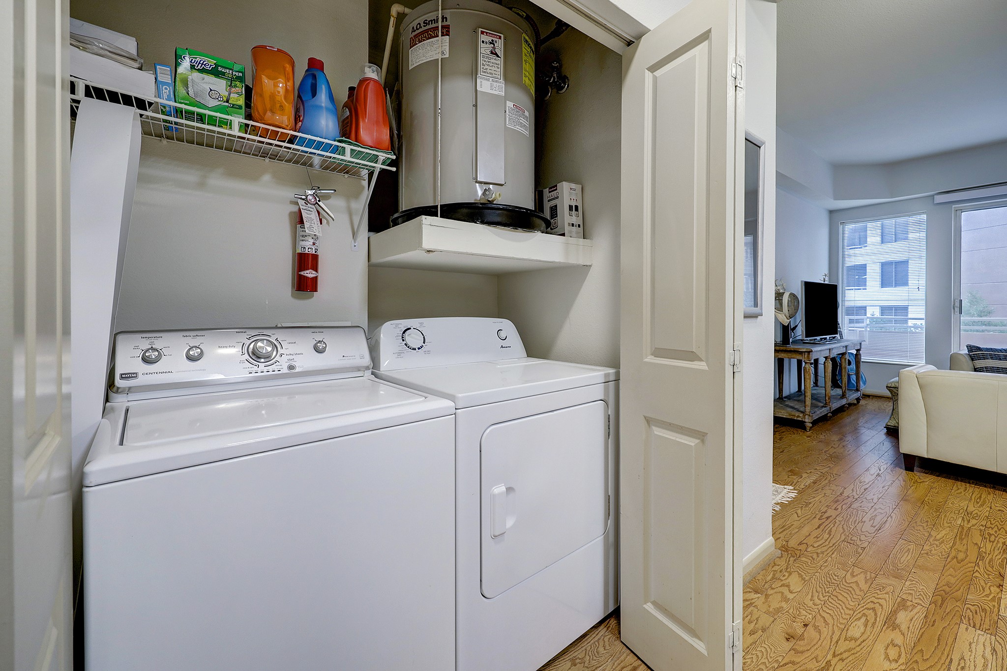 3505 Sage Road, Unit 308 Houston, TX 77056 - Photo 10 of 20 a utility room with dryer and washer
